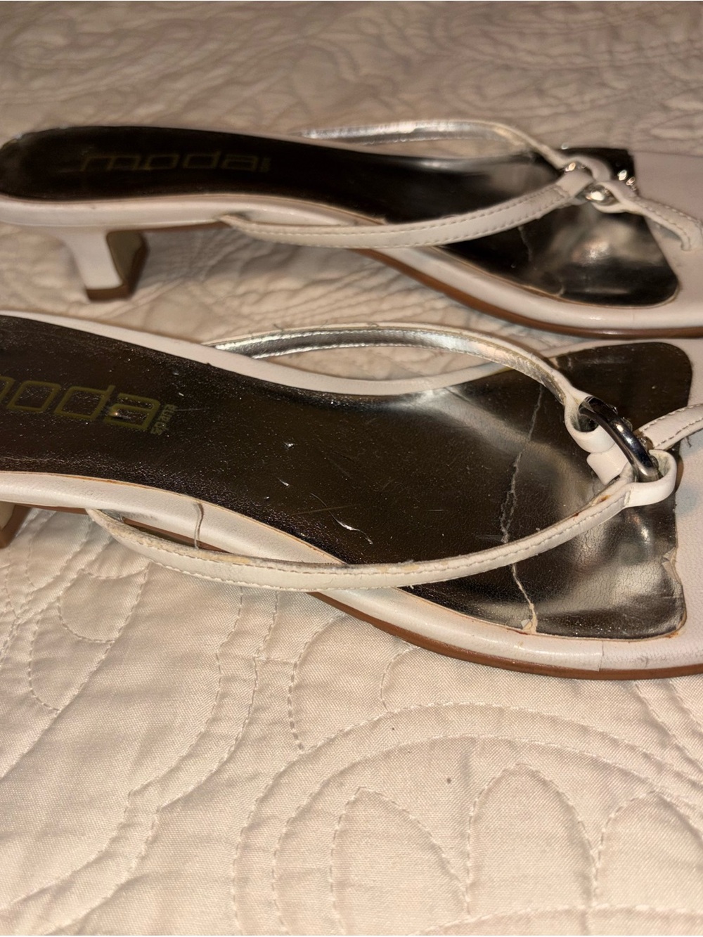 Y2K Moda Spana White Kitten Heel With Rhinestone Detail - Picture 4 of 10